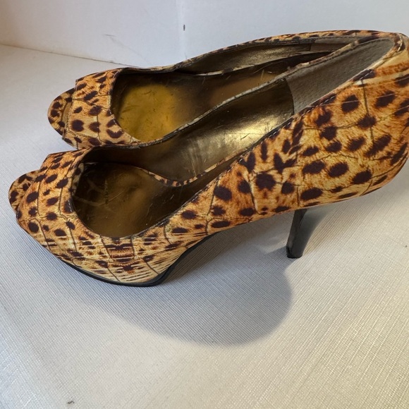 Nine West Leopard Print Peep Toe Heels Size 6 Fast Shipping - Picture 3 of 13